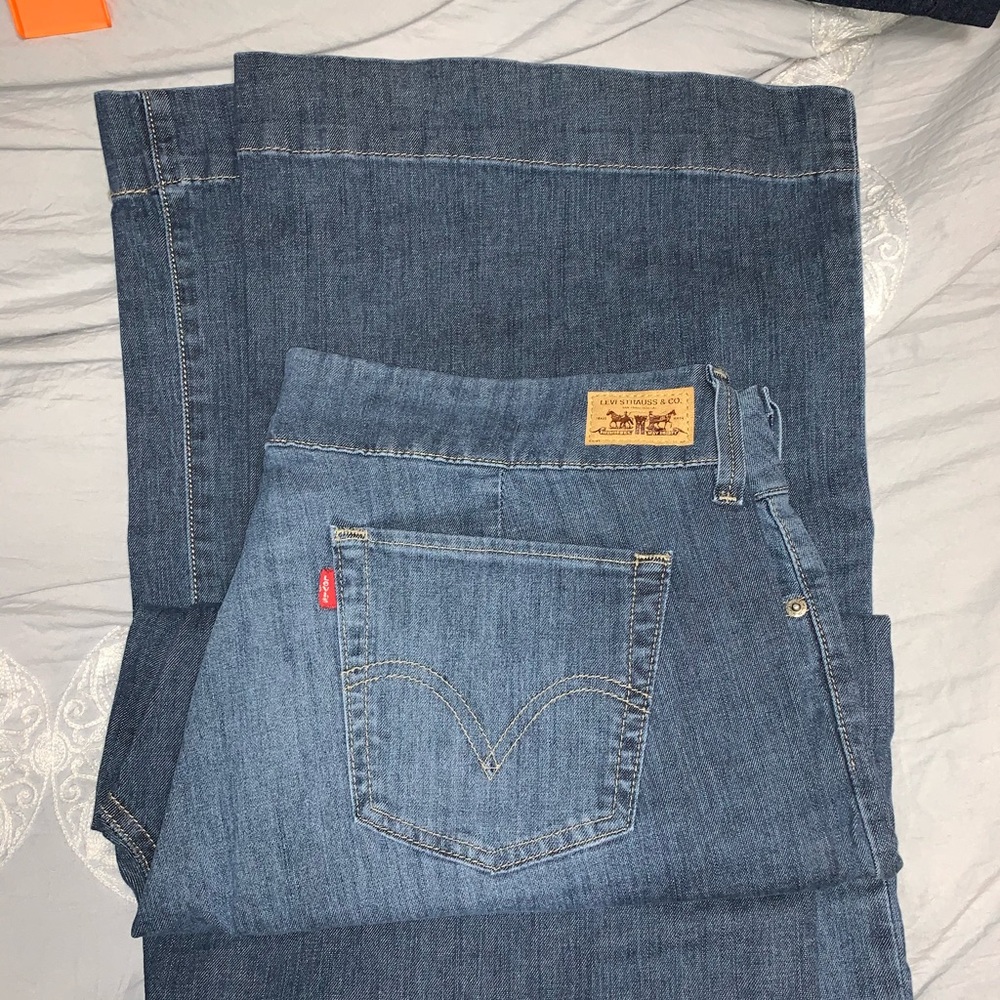Livi’s Wide Leg Jeans Size 16